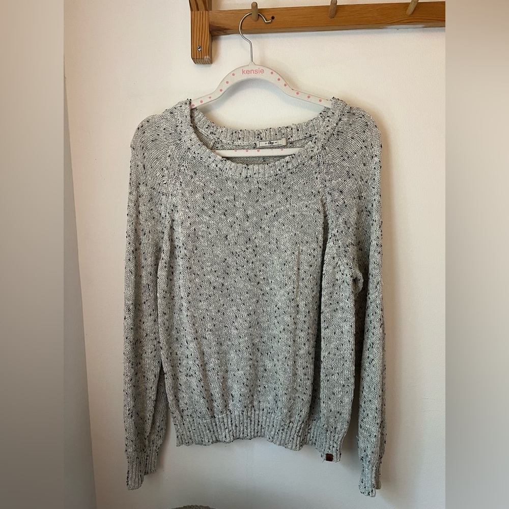 Obey sweater